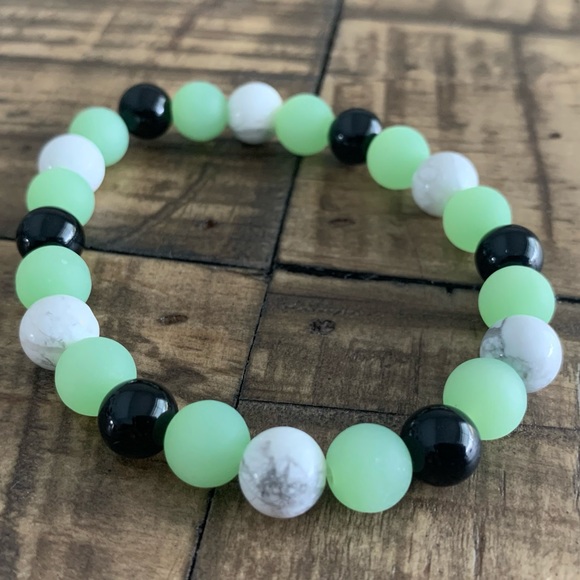 Handmade Jewelry - 8mm Onyx - Howlite Chakra Gemstone Bracelet